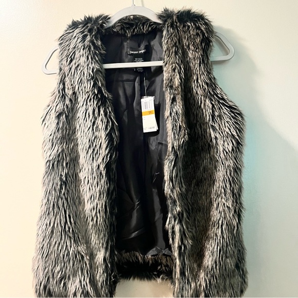 Faux Fur Brownish-Gray Vest with elasticity dark silvery belt. Size small - Picture 6 of 16